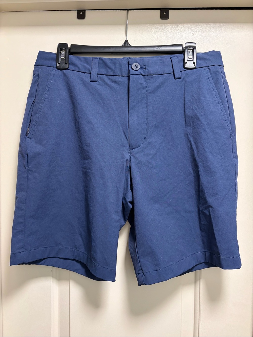 Vineyard Vines On The Go Short Men’s Size 30 Blue 55% Cotton Stretch Zip Pocket